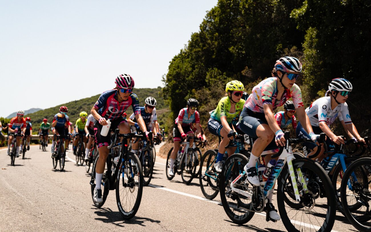 FAST FINAL IN OLBIA FOR THE GIRO DONNE :WMNCYCLING