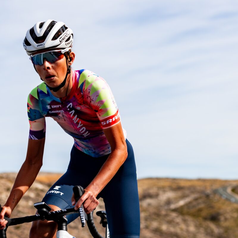 Louis Kiztki y Maddie Le Roux cumplen su sueño de ser ciclistas  profesionales 