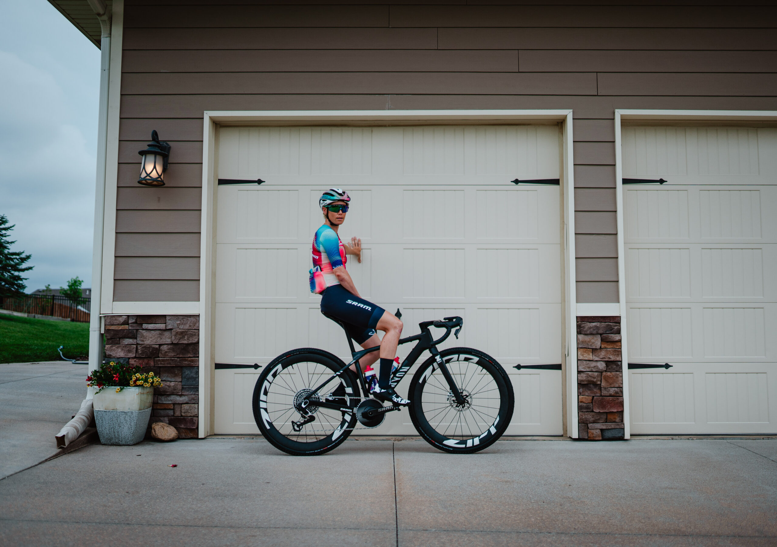 TIFFANY CROMWELL FIGHTS TO 12TH PLACE AT UNBOUND 200 - WMNCYCLING